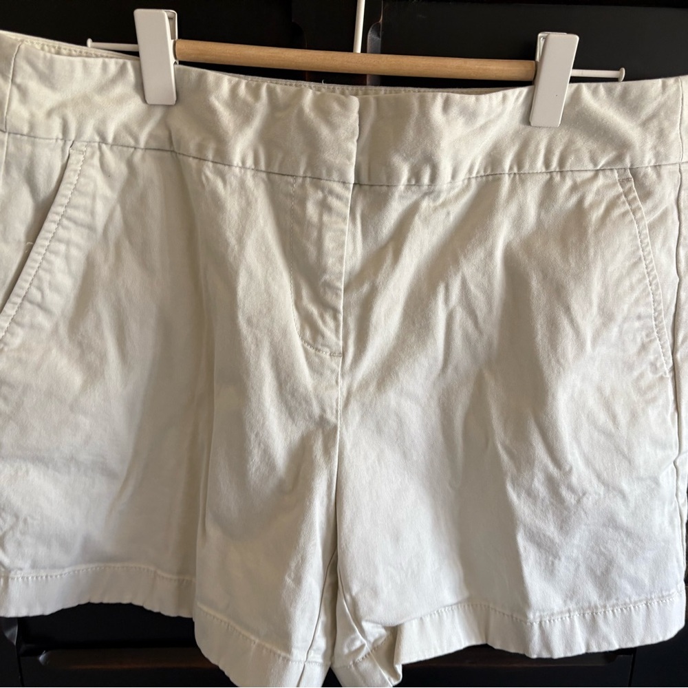 Vineyard Vines Women's khaki Shorts